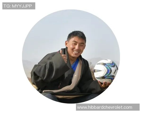 足球明星身着藏族服装展现民族风情引发热议与关注